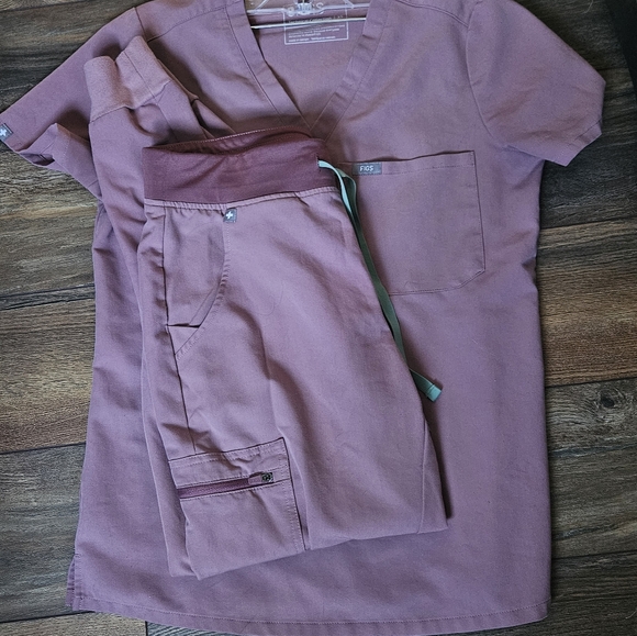 Mineral Mauve Figs Set-XS Top, SM Pant - Picture 1 of 10